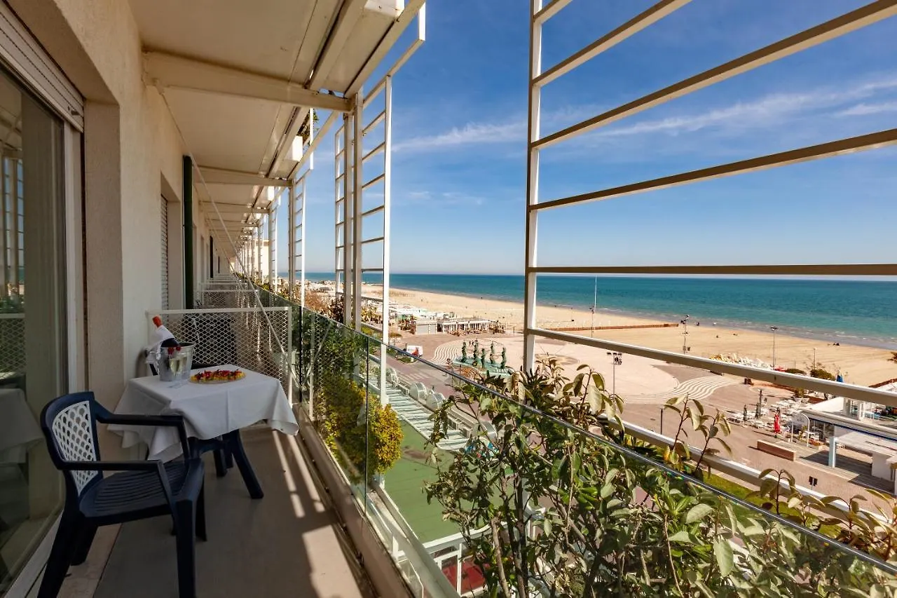 ריצ'יונה Hotel Mediterraneo